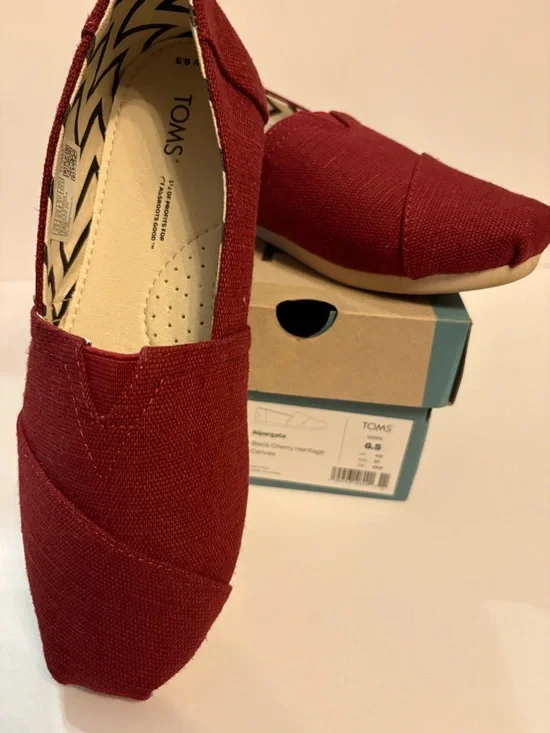 TOMS Classic Slip-On Shoes - Red Canvas - Picture 2 of 2